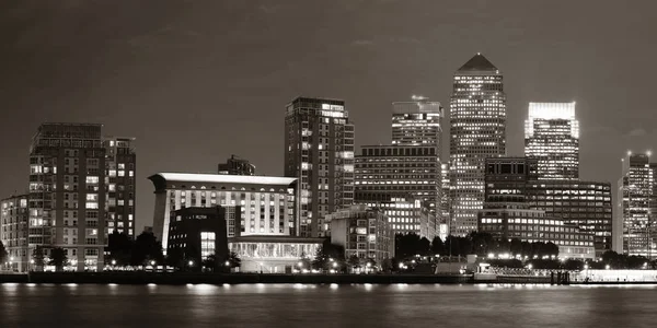 Distrito Negócios Canary Wharf Londres Noite Sobre Rio Tamisa — Fotografia de Stock