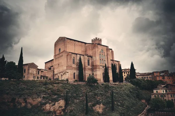意大利锡耶纳中世纪古城圣多梅尼科大教堂 — 图库照片