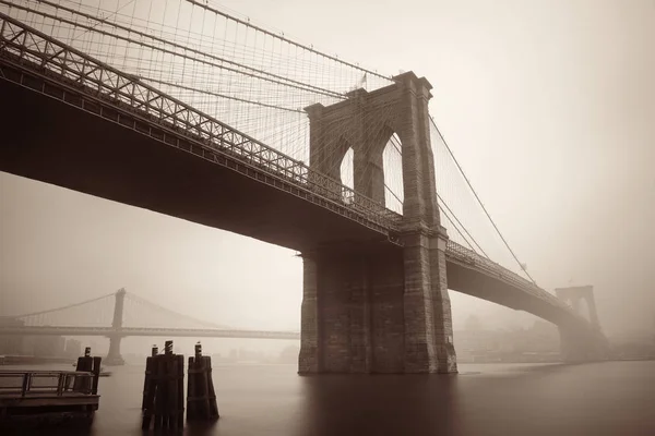 Brooklyn Bridge Infoggy Day Downtown Manhattan — Stock Photo, Image