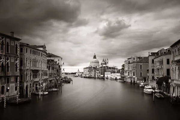 Venedig Kirche Santa Maria Della Salute Und Kanal Bei Bewölktem — Stockfoto