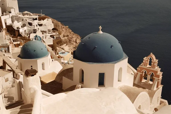 Santorini Skyline Con Cúpula Azul Iglesia Edificios Grecia —  Fotos de Stock