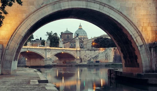 Rio Tibre Roma Com Basílica São Pedro Cidade Vaticano Ponte — Fotografia de Stock