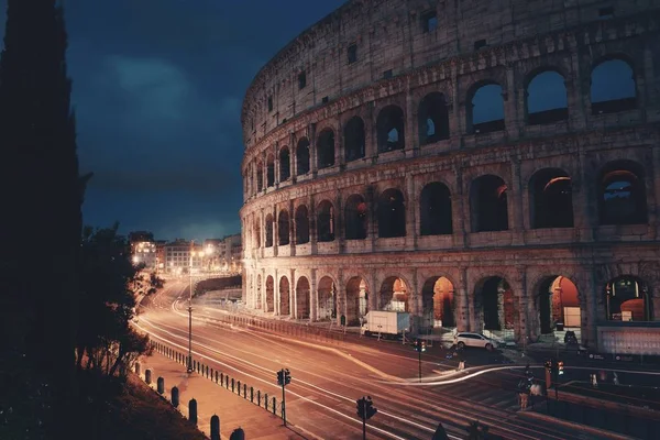 Colosseum Nattetid Med Ljus Trail Rom Italien — Stockfoto