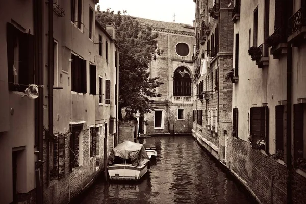 Venice Canal View Zabytkowymi Budynkami Włochy — Zdjęcie stockowe