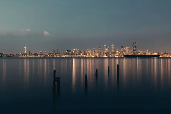 Seattle Stad Skyline Uitzicht Zee Met Stedelijke Architectuur Verlaten Pier — Stockfoto