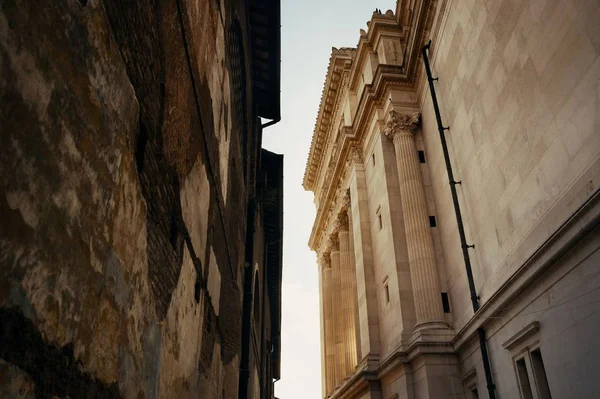 Alley Med Gamla Byggnader Och National Monument Till Victor Emmanuel — Stockfoto