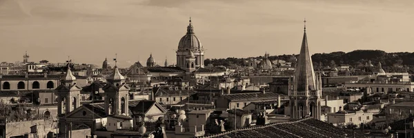 イタリアの古代建築とローマの屋上からの眺め — ストック写真