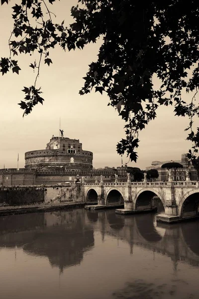 Talya Sant Angelo Kalesi Tiber Nehri Üzerinde Köprü — Stok fotoğraf