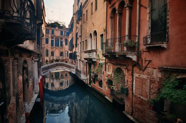 Venedik kanal manzaralı tarihi binalar, İtalya