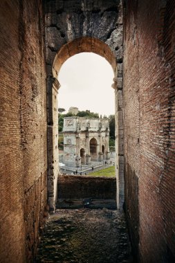 Colosseum Arch Konstantin, dünya bilinen Simgesel Yapı ve Roma, İtalya'nın sembolü ile kemer.