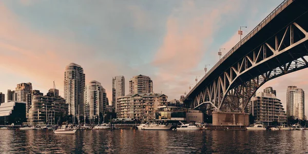 Ванкуверская Ложная Панорама Закате Мостом Лодкой — стоковое фото