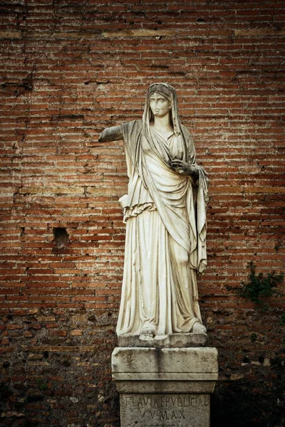 Estátua Close Frente Parede Tijolos Fórum Roma Itália — Fotografia de Stock