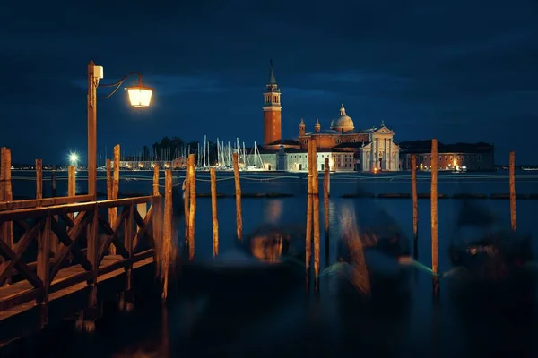 Benátky Pouličními Lampami Kostel San Giorgio Maggiore Noci Itálie — Stock fotografie