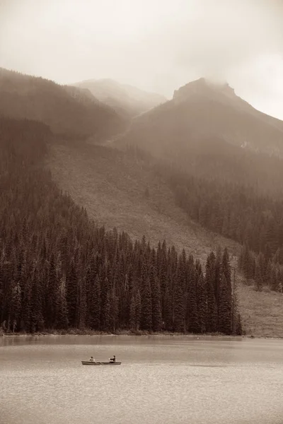 Emerald Lake Met Mist Yoho National Park Canada — Stockfoto