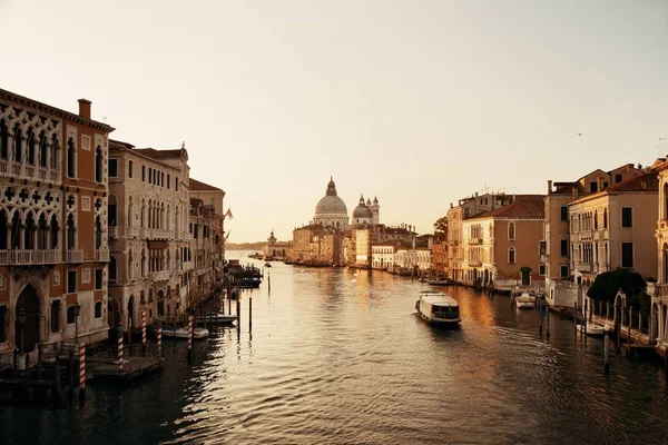 Templom Santa Maria Della Salute Grand Canal Kilátás Napkeltekor Hajóval — Stock Fotó