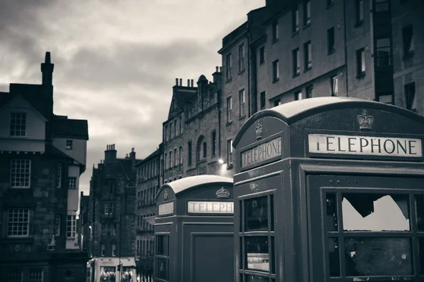 Edinburgh City Street View Con Cabine Telefoniche Nel Regno Unito — Foto Stock