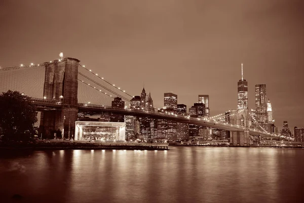 Manhattan Downtown Stadsutsikt Med Brooklyn Bron Natten — Stockfoto