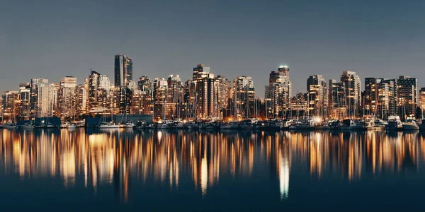 Vancouver Arquitectura Del Centro Barco Con Reflejos Agua Atardecer Panorama —  Fotos de Stock