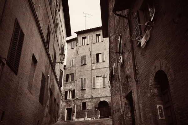 Vista Calle Vieja Calle Con Edificios Antiguos Siena Italia — Foto de Stock