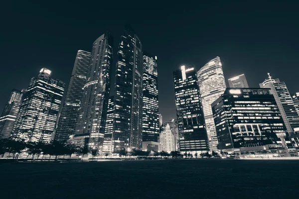 Singapore Skyline Natten Med Urbana Byggnader — Stockfoto