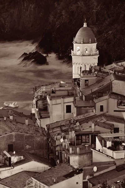 Simgesel Yapı Kilise Çan Kulesi Binalar Gece Vernazza Cinque Terre — Stok fotoğraf