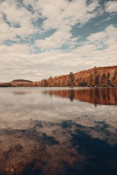 Озеро Осені Листя Гори Відображенням Новій Англії Стоу — стокове фото