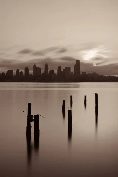 Seattle City Skyline Mit Verlassenem Pier Über Dem Meer Mit — Stockfoto