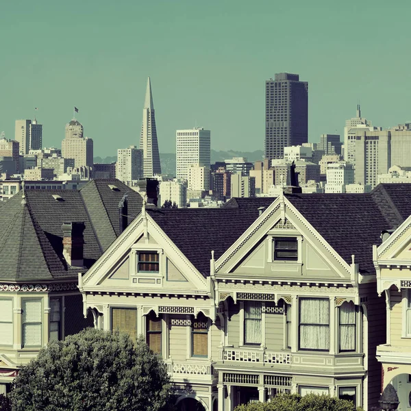 旧金山城市天际线与城市建筑从阿拉莫广场 — 图库照片