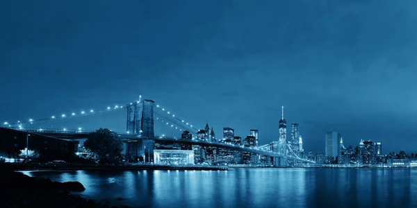 Manhattan Downtown Stadsutsikt Med Brooklyn Bron Natten — Stockfoto