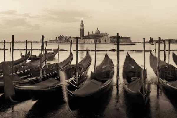 Πάρκο Gondola Στο Νερό Και Νησί San Giorgio Maggiore Στη — Φωτογραφία Αρχείου