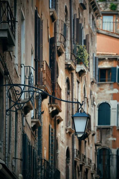 Lampe Der Straße Mit Historischen Gebäuden Venedig Italien — Stockfoto