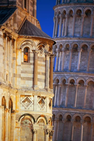 イタリア ピサの斜塔タワー詳細の表示を閉じる — ストック写真
