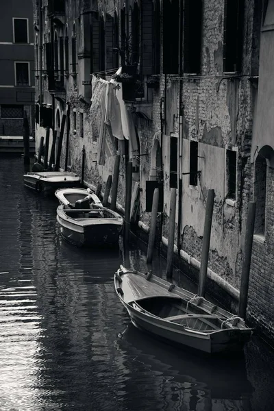 Парк Човні Алеї Каналу Венеції Італія — стокове фото