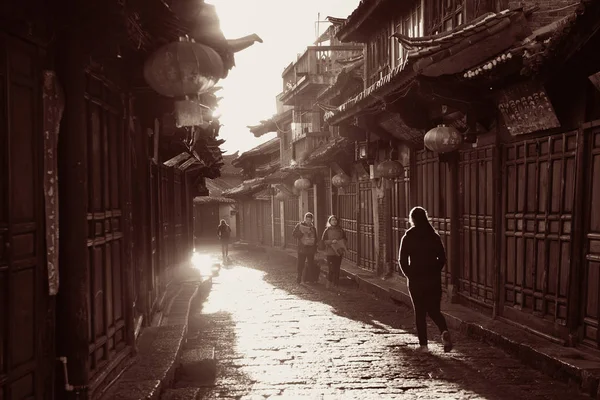 Lijiang China December 2014 Mening Van Straat Met Toeristen Lopen — Stockfoto