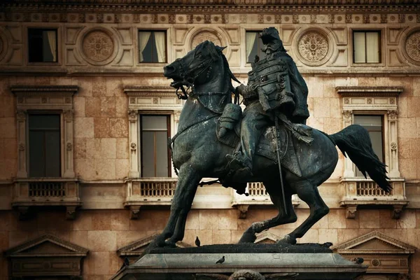 Victor Emmanuel Király Emlékműve Székesegyházi Téren Vagy Piazza Del Duomo — Stock Fotó