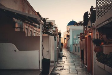 Yunanistan 'daki Santorini Adası sokak manzarası.