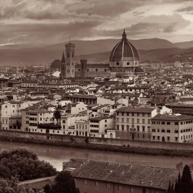 Floransa Katedrali, gün batımında Piazzale Michelangelo 'dan gökyüzü manzaralı.