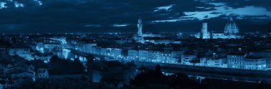 Floransa gökyüzü Piazzale Michelangelo 'dan gece manzarası