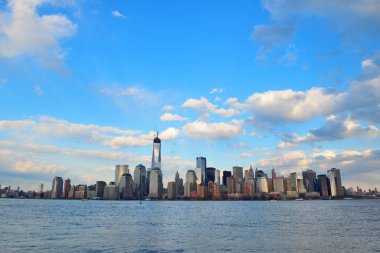 new York'ta hudson Nehri üzerinde günbatımında Downtown manhattan skyline