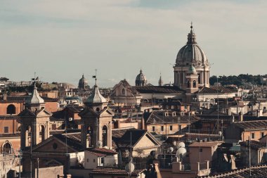 İtalya 'da antik mimari ile Roma çatısı manzarası. 