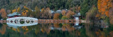 Lijiang 'da Kara Ejder Havuzu, Yunnan, Çin.