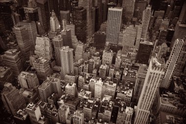 Şehir merkezindeki gökdelen binaları New York 'ta çatı manzarası
