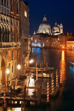 Geceleri Venedik Büyük Kanalı, İtalya.