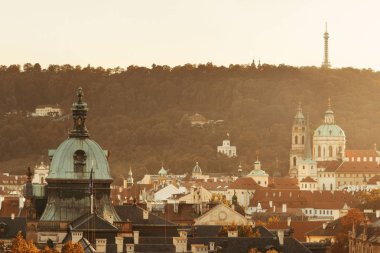 Prag manzarası çatı görünümü tarihi binalar, Çek Cumhuriyeti
