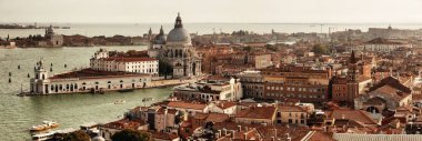 Venedik Kilisesi Santa Maria della Selamlama ve kanal manzaralı panorama İtalya.