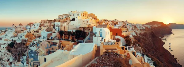 Схід Сонця Будівлями Греції — стокове фото