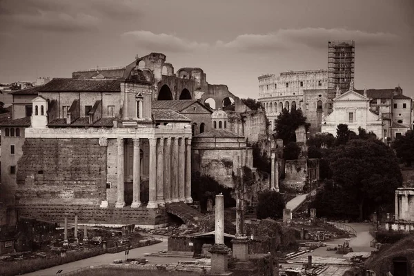 Vista Tirar Fôlego Fórum Roma Com Ruínas Edifícios Históricos Itália — Fotografia de Stock