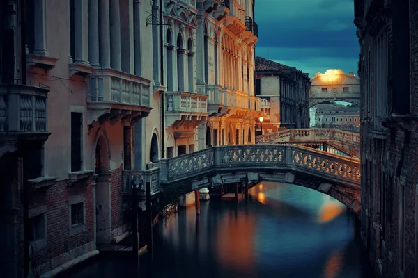 Venice Kanalı Ile Tarihi Binalar Gece Talya — Stok fotoğraf