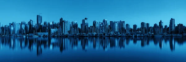 Vancouver Arquitetura Centro Cidade Barco Com Reflexos Água Pôr Sol — Fotografia de Stock