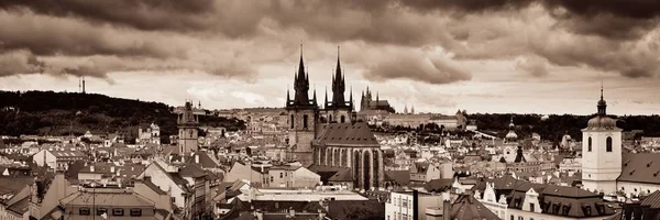 Prag Manzarası Çatı Görünümü Tarihi Binalar Çek Cumhuriyeti — Stok fotoğraf